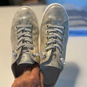 Paul Green Hadley Sneaker Women’s Leather size 8 GREAT Condition!! :)